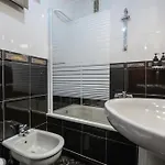 Junto A La Universidad Y La Catedral