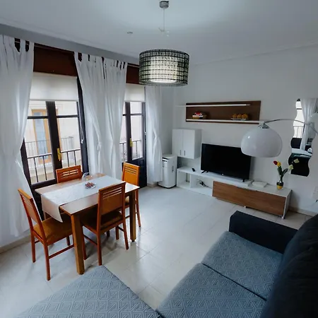 Junto A La Universidad Y La Catedral *