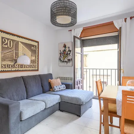 Junto A La Universidad Y La Catedral