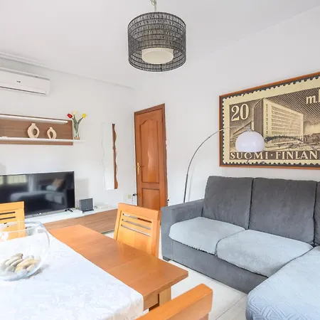 Junto A La Universidad Y La Catedral