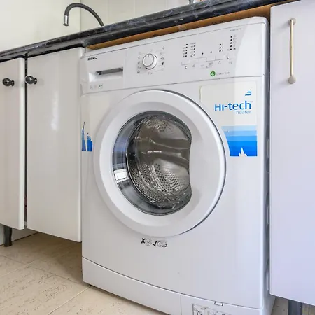 Junto A La Universidad Y La Catedral *