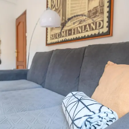 Junto A La Universidad Y La Catedral *