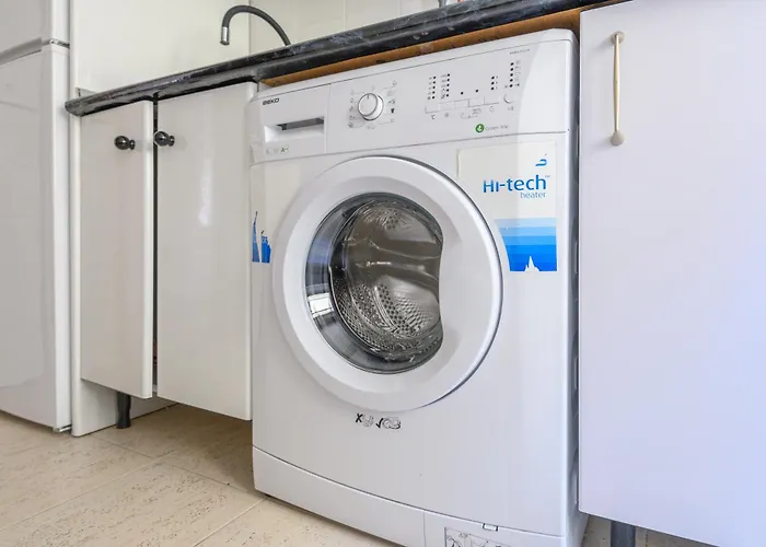 Junto A La Universidad Y La Catedral *