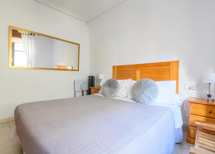 Junto A La Universidad Y La Catedral * Salamanca