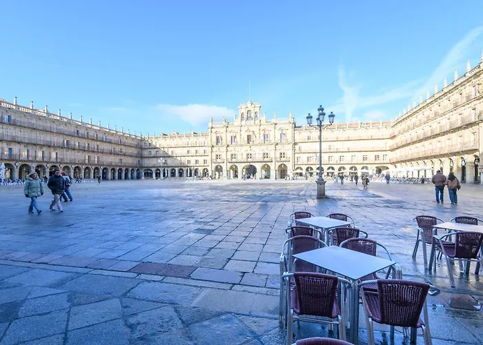 Junto A La Universidad Y La Catedral *